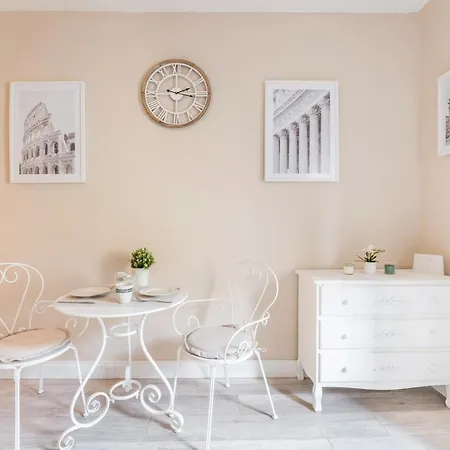 The Small Nest At Coliseum