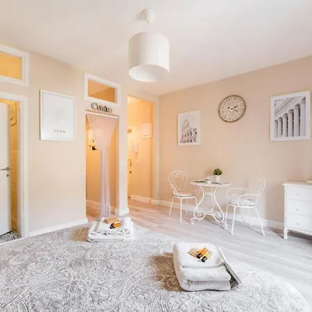 Apartment The Small Nest At Coliseum *