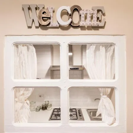 The Small Nest At Coliseum Apartment