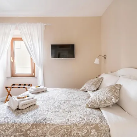 The Small Nest At Coliseum Apartment Rom