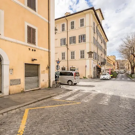 Apartment The Small Nest At Coliseum *