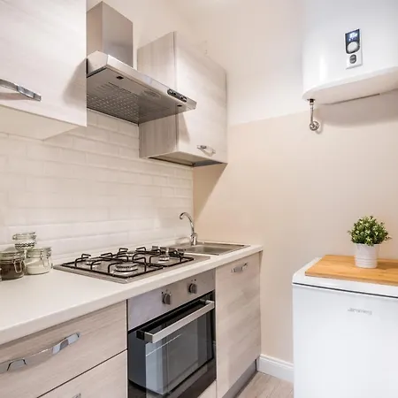 Apartment The Small Nest At Coliseum