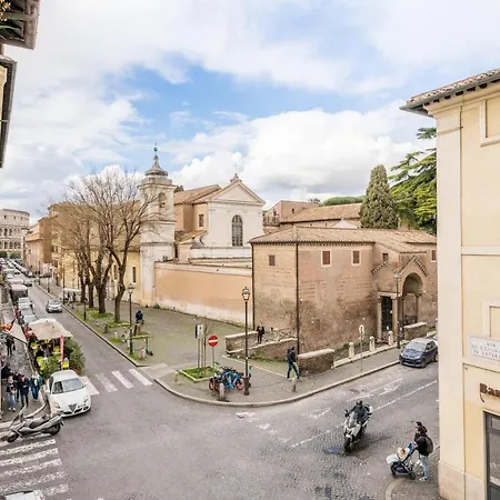 Apartment The Small Nest At Coliseum *