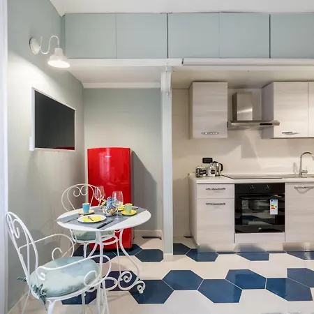 The Small Nest At Coliseum