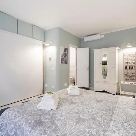 The Small Nest At Coliseum * רומא