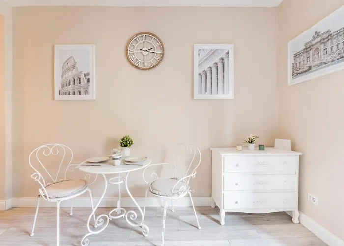 The Small Nest At Coliseum