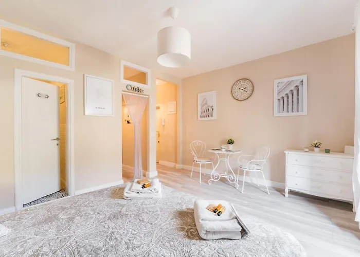 Lägenhet The Small Nest At Coliseum *