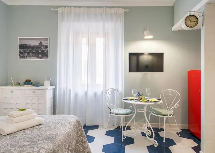 The Small Nest At Coliseum Rom