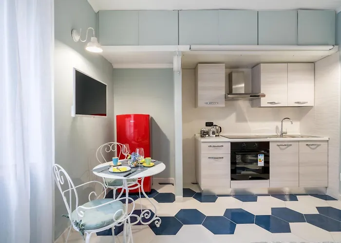 The Small Nest At Coliseum