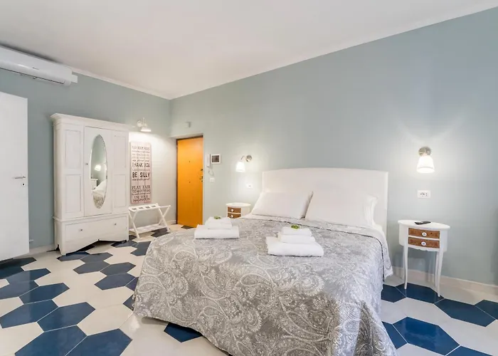 Lägenhet The Small Nest At Coliseum