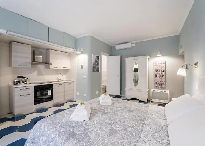 The Small Nest At Coliseum Rom